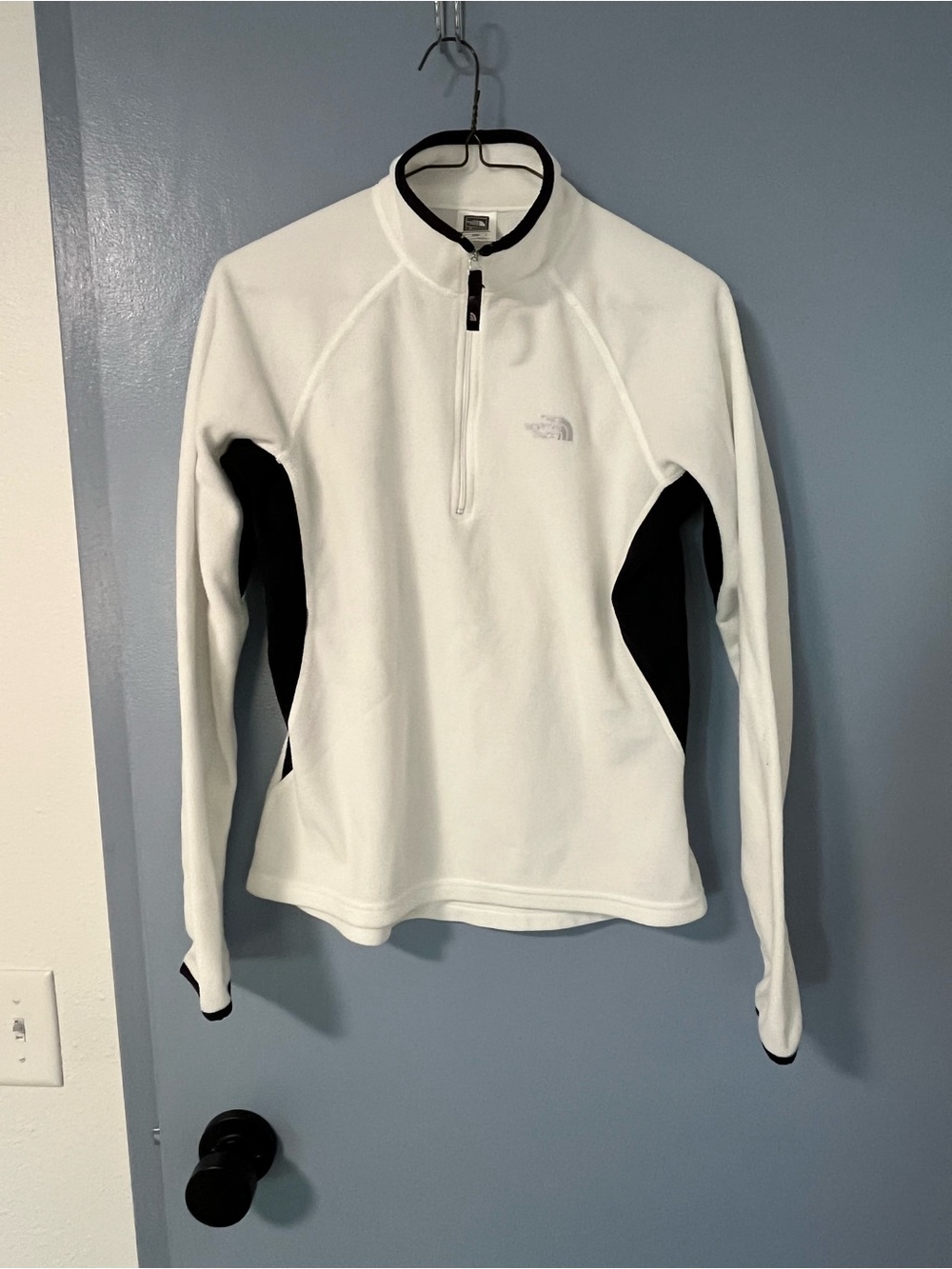 The North Face Women’s White & Black Half-Zip Fleece Pullover Size Medium